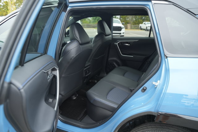 Used 2025 Toyota RAV4 XSE w/ Weather Package AWD/4WD image 16