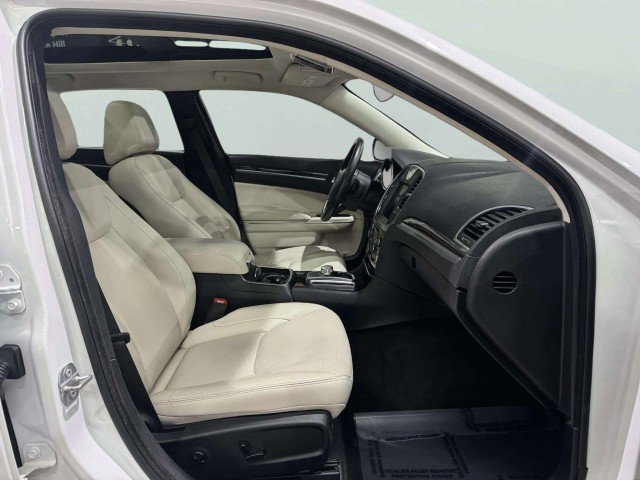 Used 2016 Chrysler 300 Limited w/ Driver Convenience Group image 38