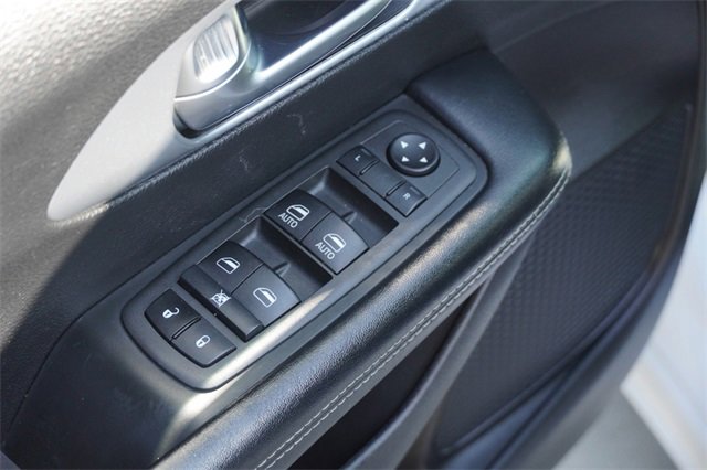 Used 2022 Chrysler Pacifica Touring image 24