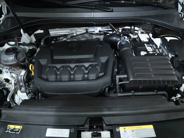 Used 2024 Volkswagen Tiguan SE R-Line AWD/4WD image 38