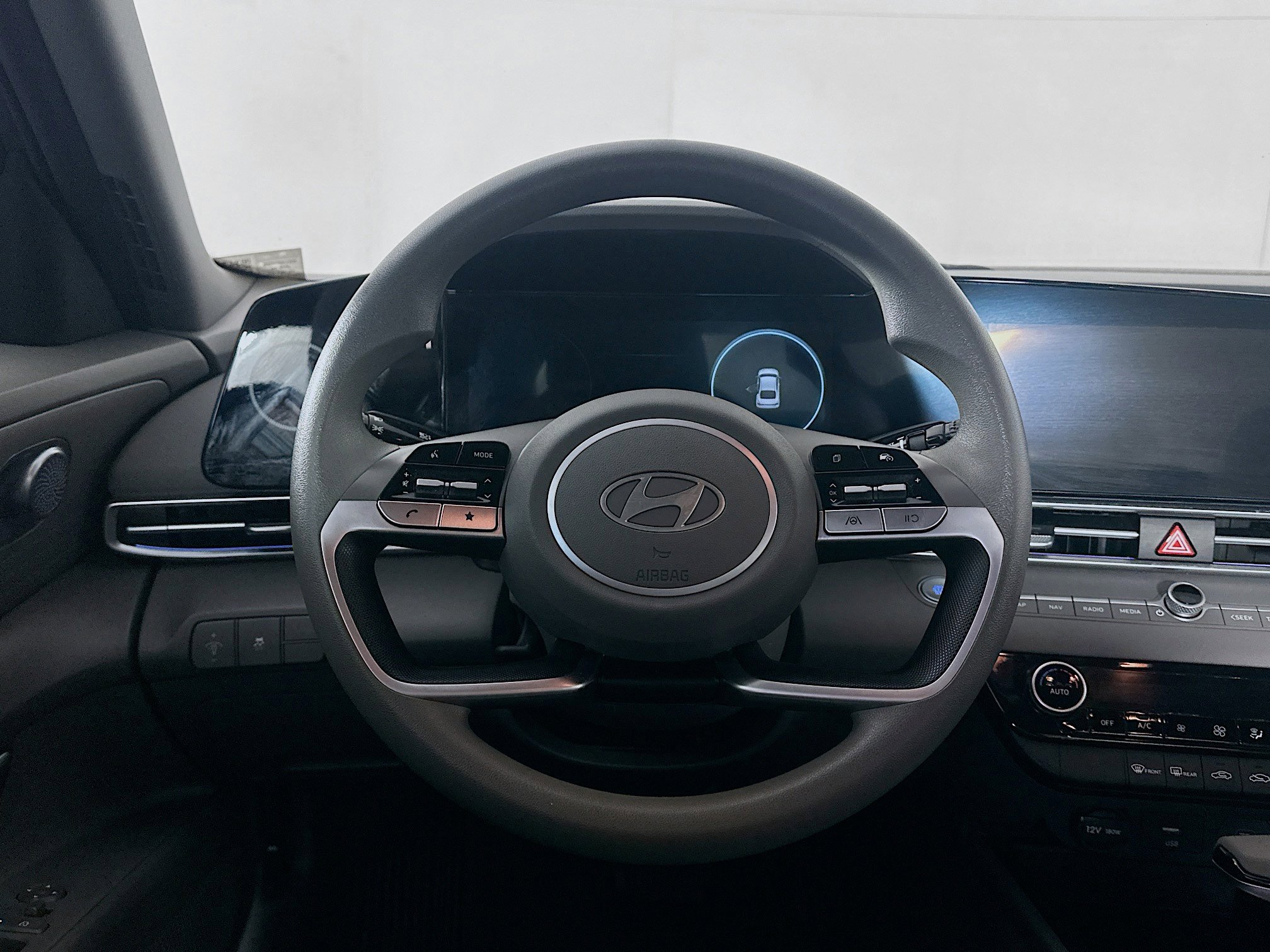 Used 2024 Hyundai Elantra SEL image 18