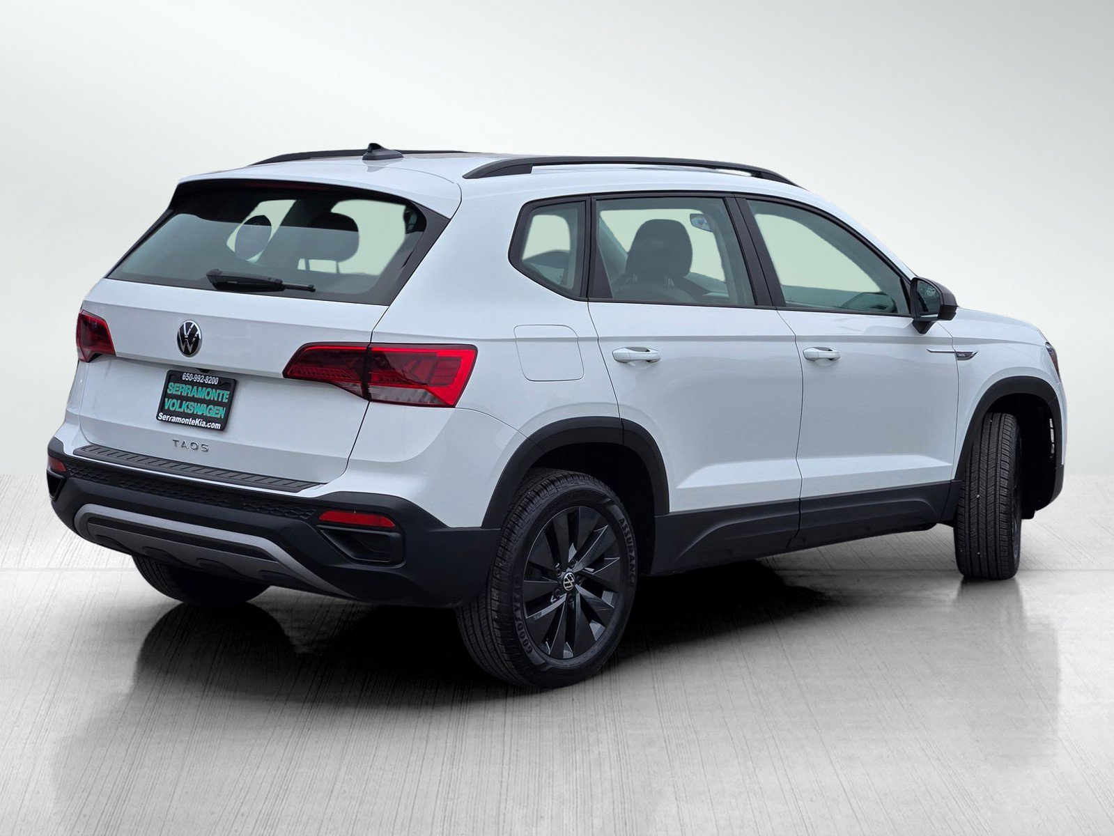Used 2024 Volkswagen Taos S FWD image 4