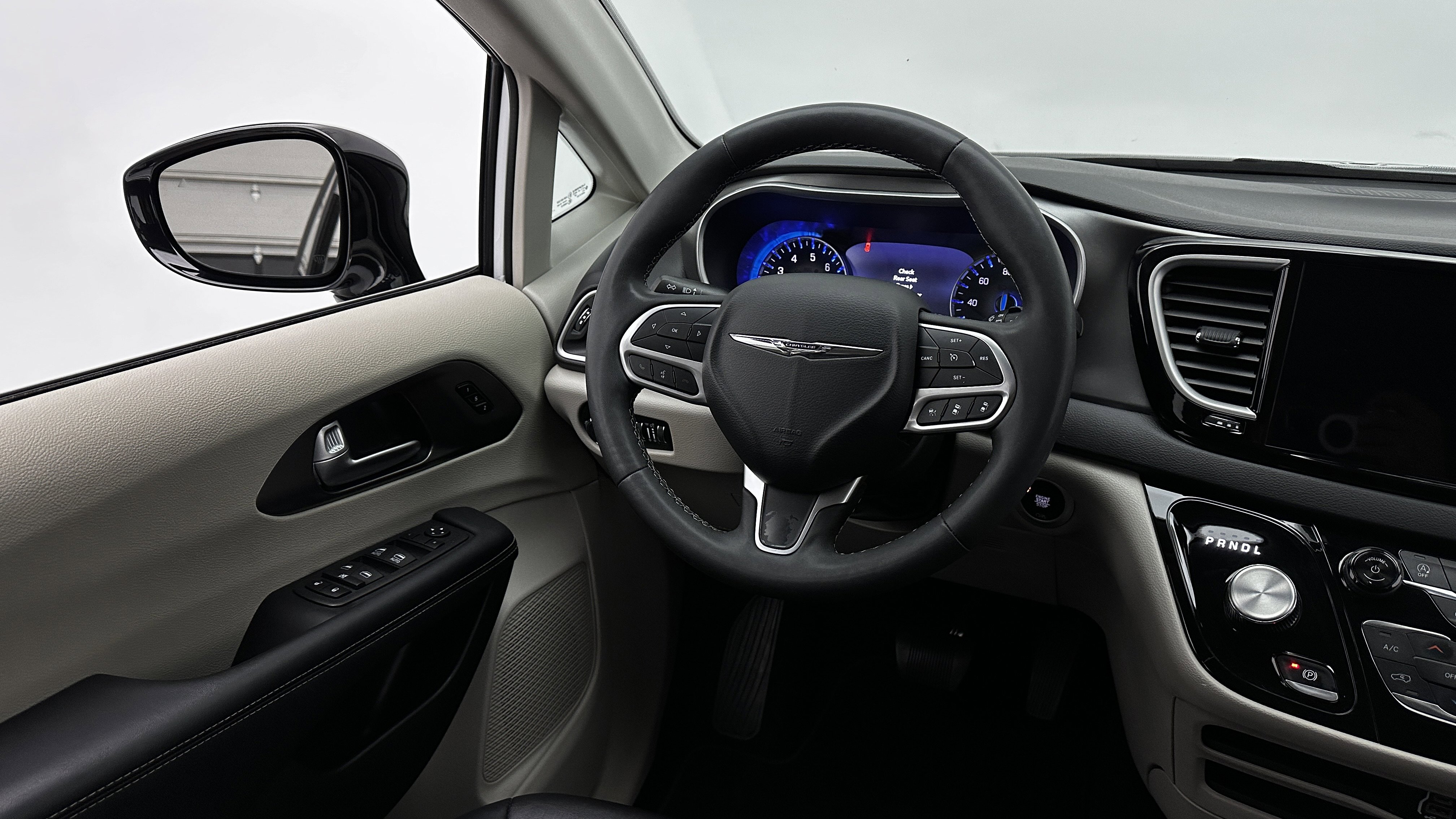 Used 2024 Chrysler Pacifica Touring-L image 24