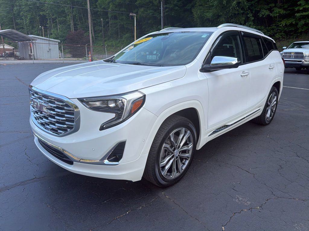 Used 2020 GMC Terrain Denali w/ Denali Premium Package AWD/4WD image 2