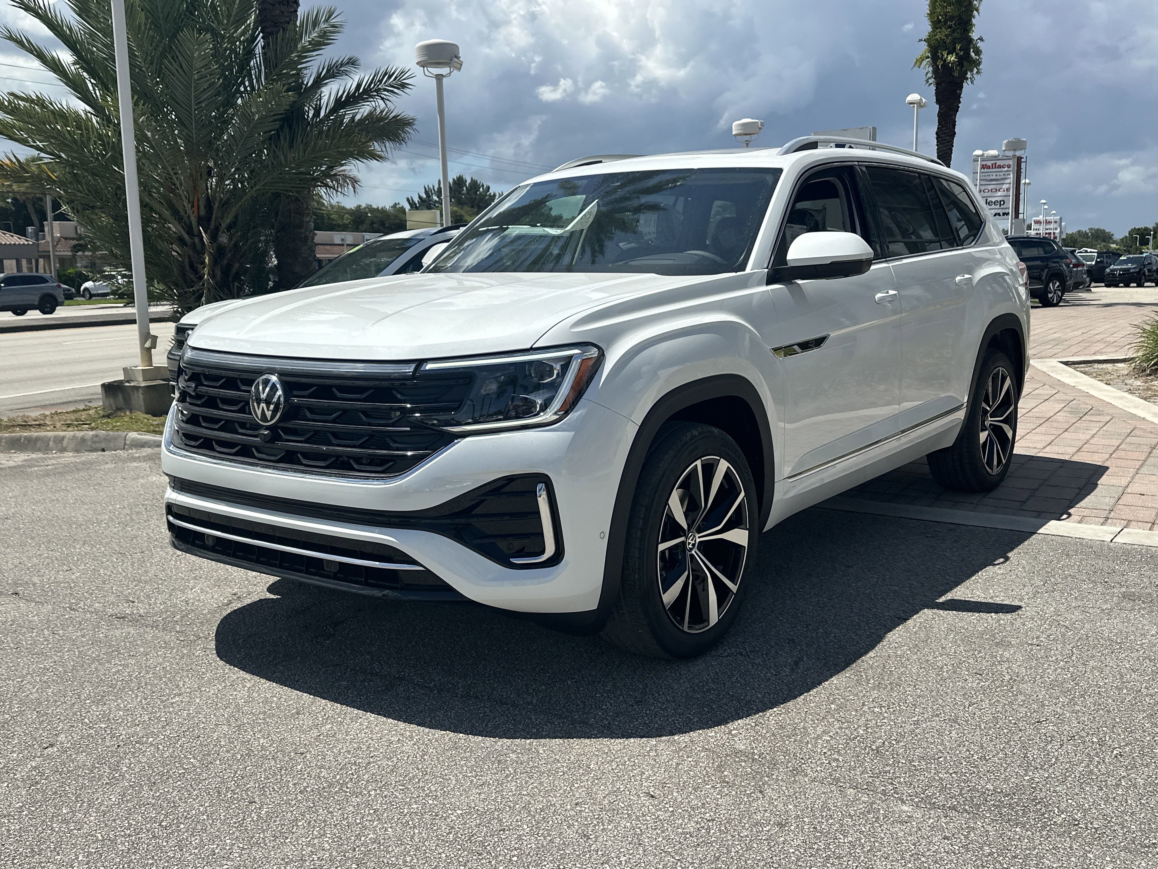 New 2026 Volkswagen Atlas SEL Premium R-Line image 2