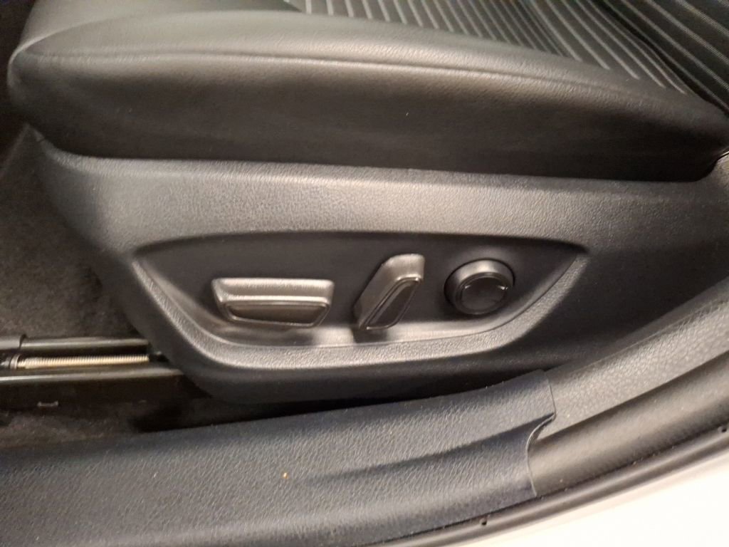Used 2023 Toyota Camry SE AWD/4WD image 15