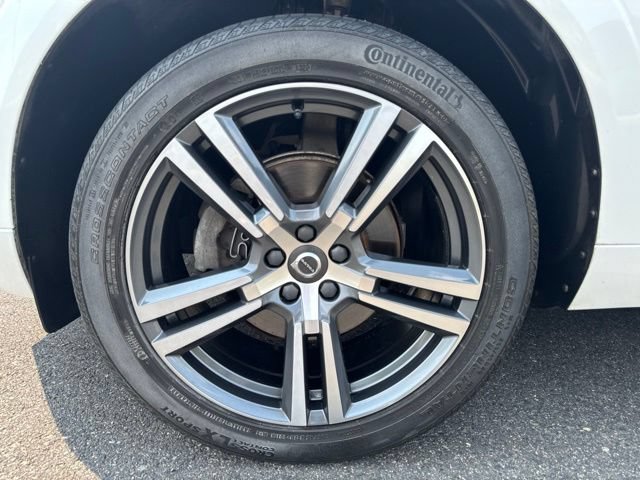 Used 2021 Volvo XC60 T5 Momentum w/ Climate Package AWD/4WD image 9