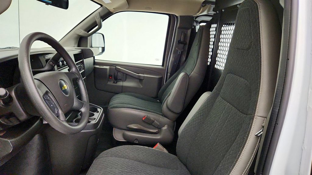 Used 2025 Chevrolet Express 2500 w/ Driver Convenience Package RWD image 18