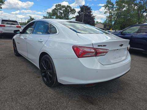 Used 2020 Chevrolet Malibu LT w/ Leather Package FWD image 2