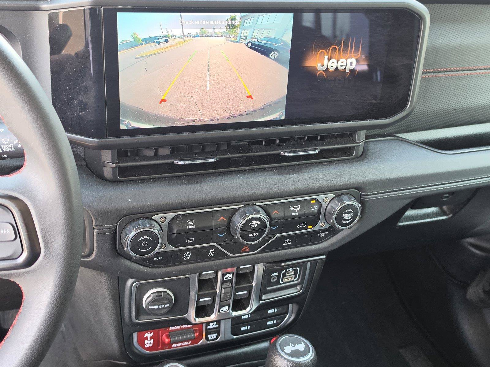 Used 2024 Jeep Wrangler Unlimited Rubicon AWD/4WD image 12