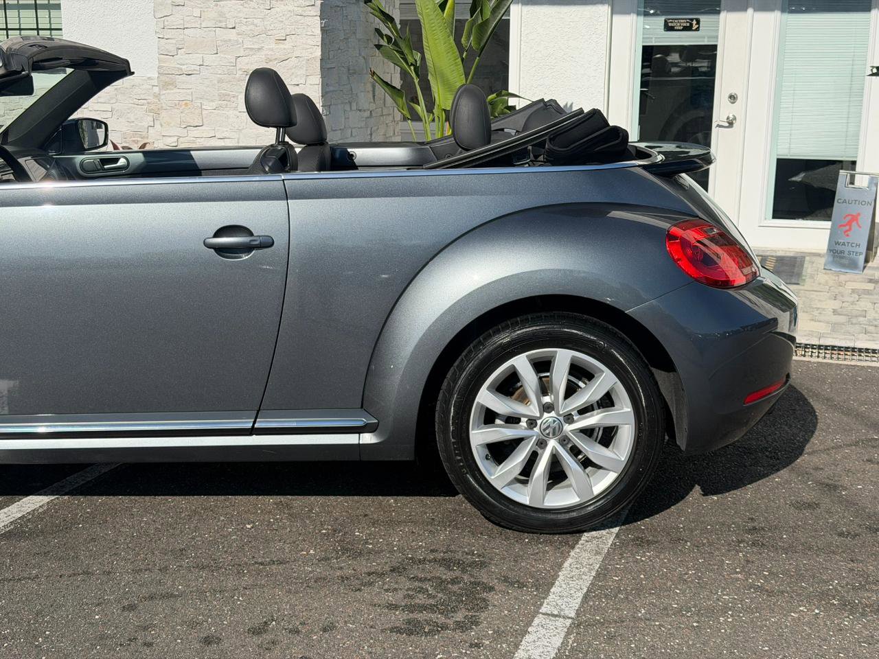 Used 2013 Volkswagen Beetle TDI FWD image 10