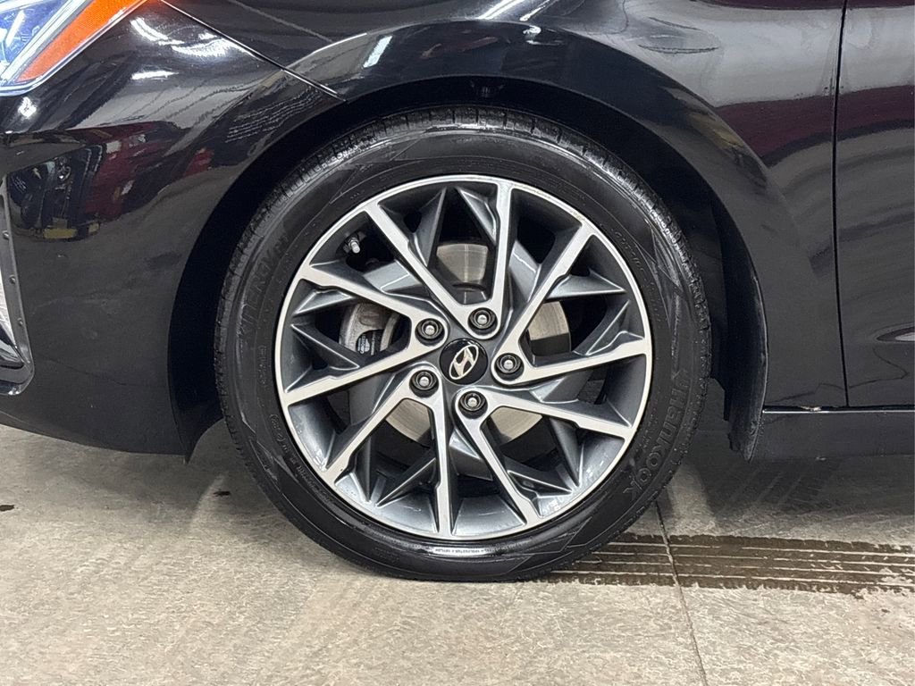 Used 2019 Hyundai Elantra Limited image 15