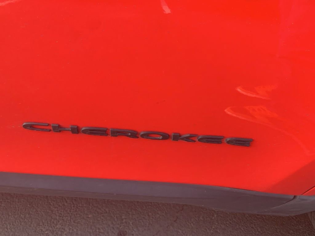 Used 2018 Jeep Cherokee Latitude w/ Altitude Package image 7