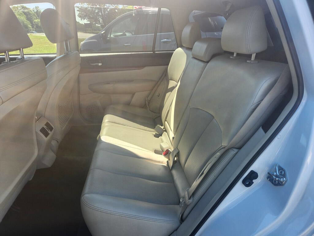 Used 2013 Subaru Outback 2.5i Limited AWD/4WD image 9