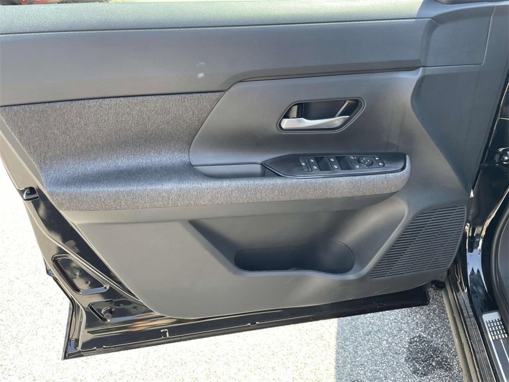 New 2025 Nissan Kicks SV w/ Illumination Package image 11