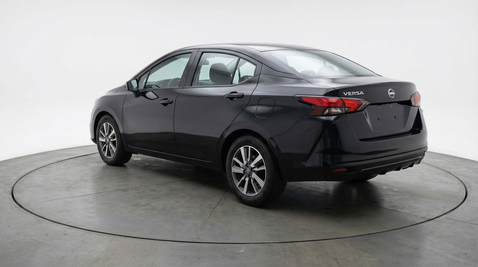 Used 2025 Nissan Versa SV image 6