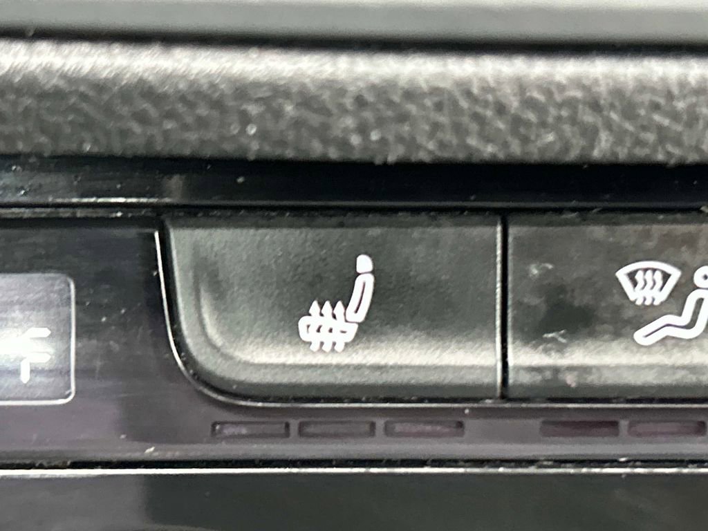 Used 2019 Volkswagen Jetta R-Line FWD image 35