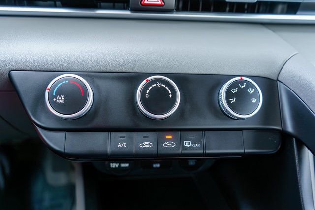 Used 2024 Hyundai Elantra SE FWD image 25