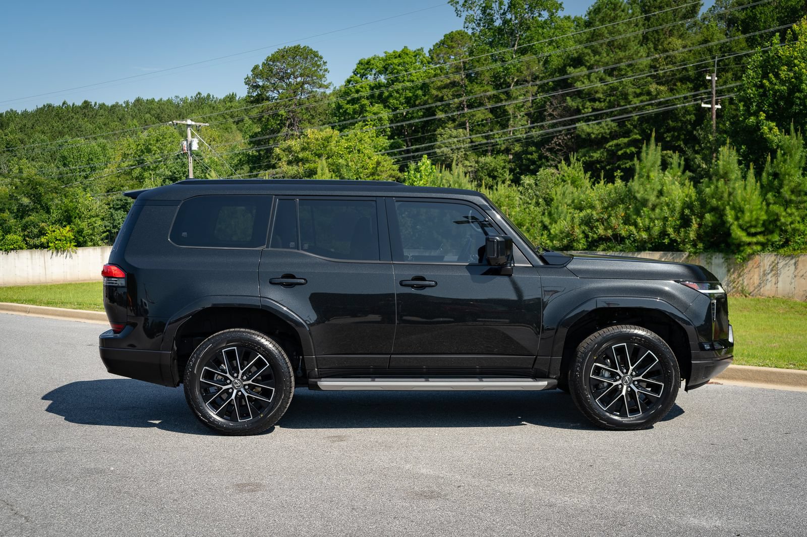 Used 2024 Lexus GX 550 w/ Accessory Package (2T) AWD/4WD image 19