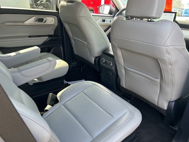 Used 2025 Ford Explorer Active w/ Active Comfort Package AWD/4WD image 11
