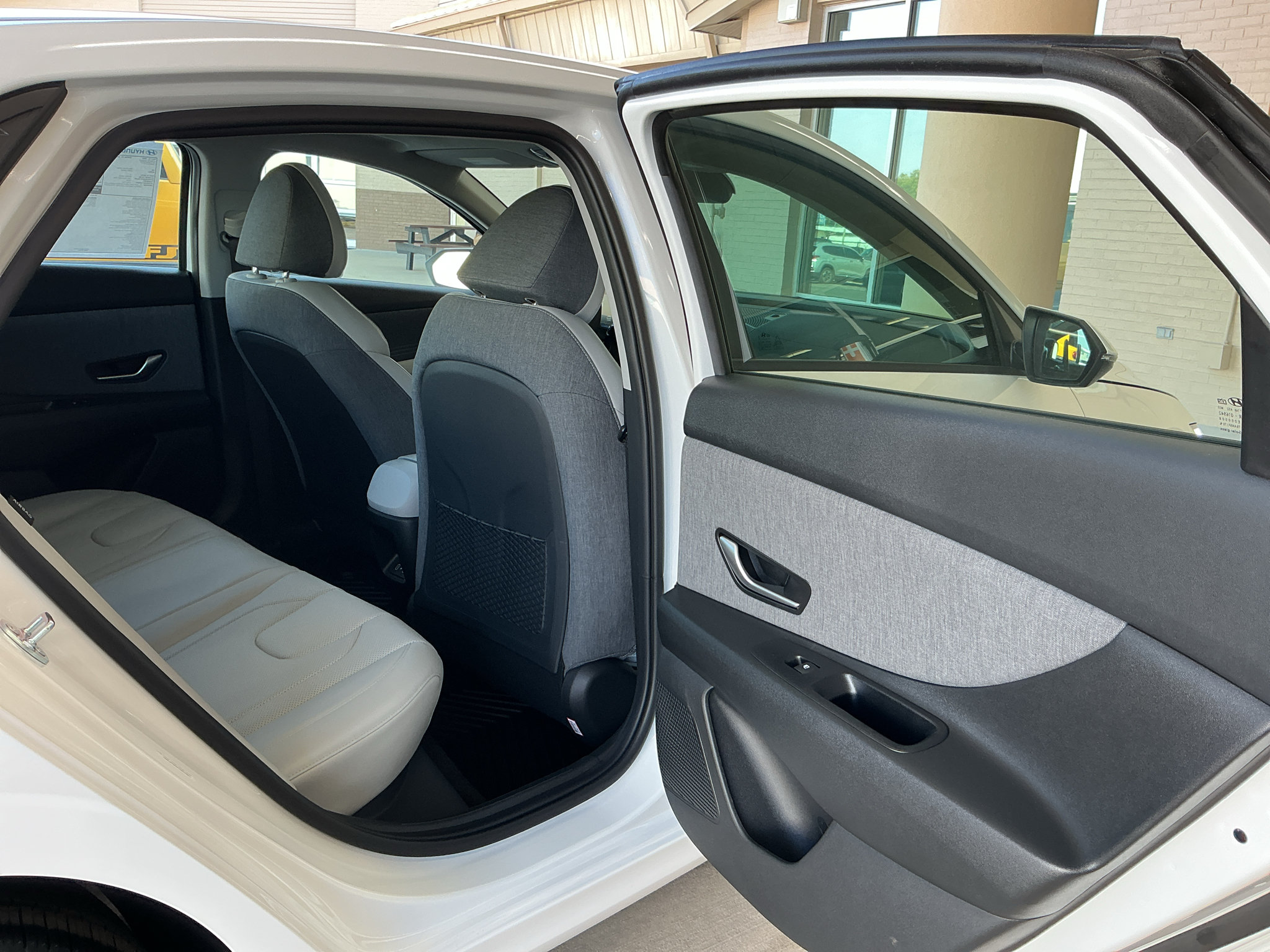 New 2026 Hyundai Elantra Limited FWD image 9