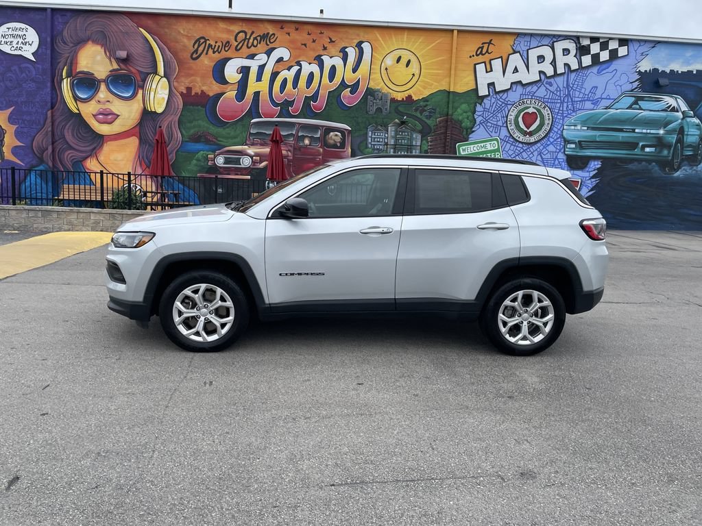 Used 2024 Jeep Compass Latitude AWD/4WD image 2