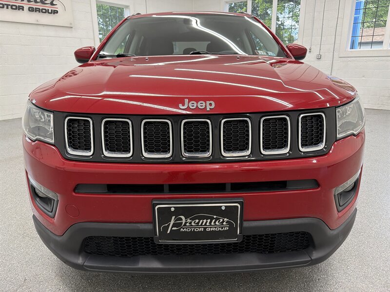 Used 2019 Jeep Compass Latitude w/ Cold Weather Group FWD image 2