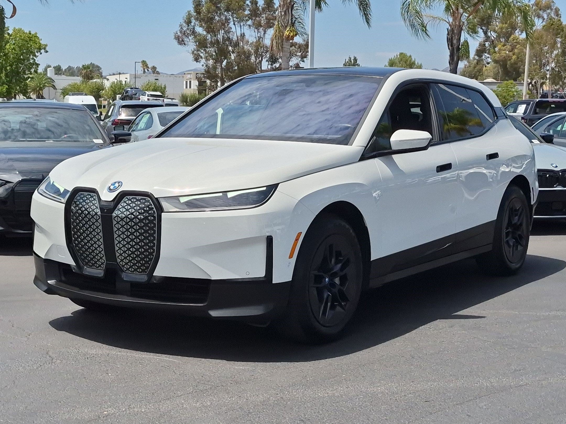Used 2024 BMW iX xDrive50 AWD/4WD image 5
