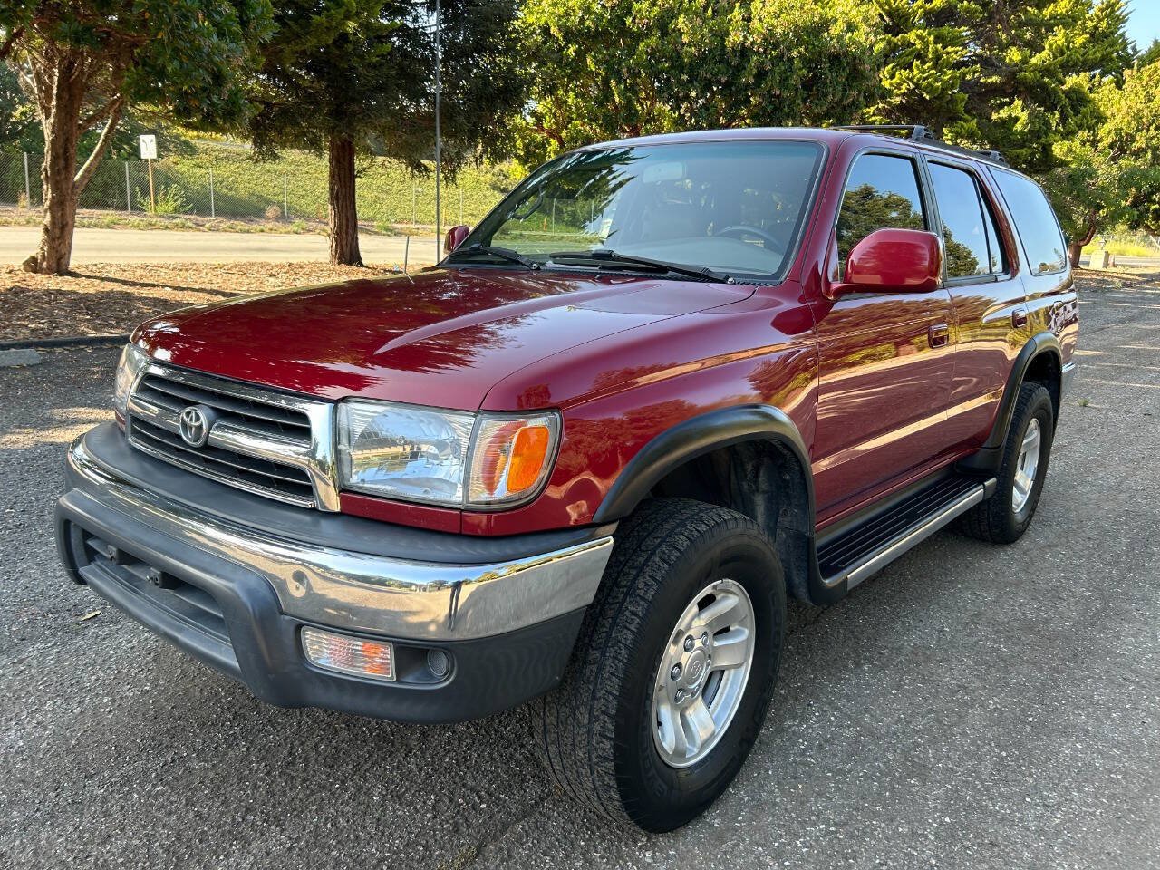 Used 2000 Toyota 4Runner SR5 w/ Upgrade Value Pkg 2 AWD/4WD image 2