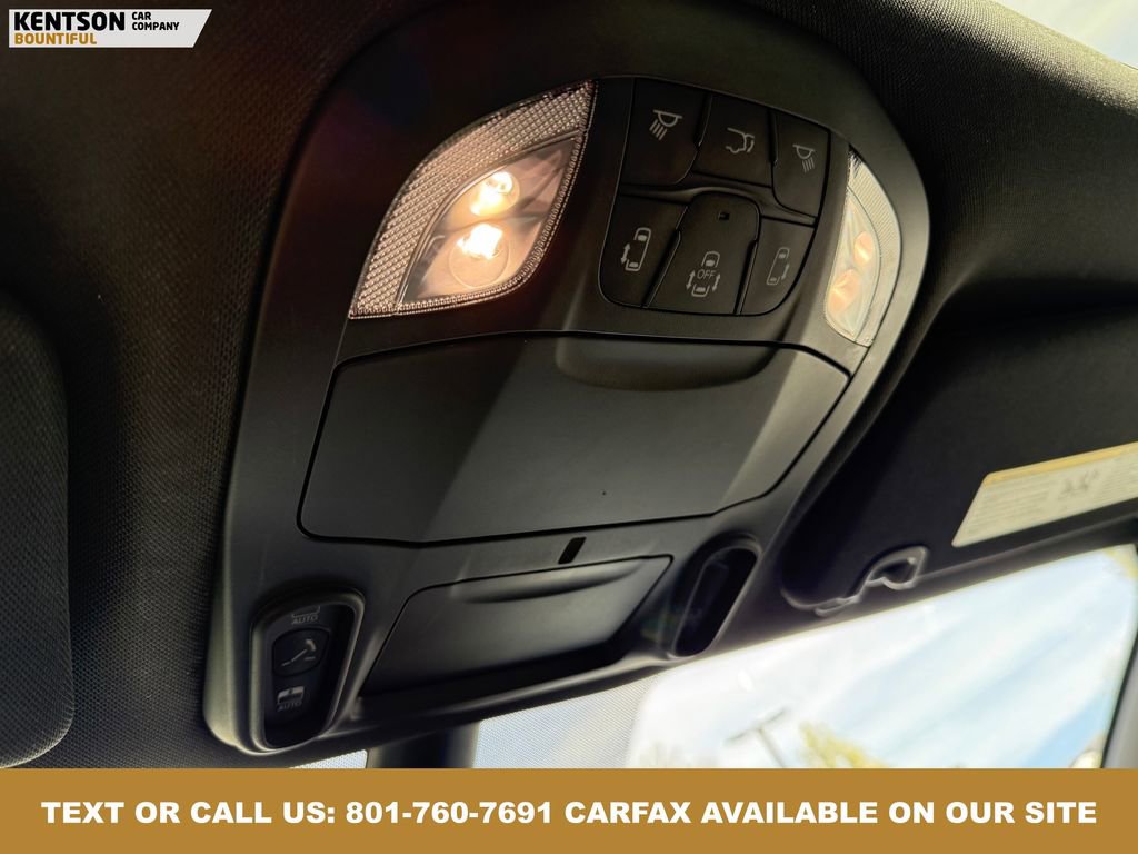 Used 2026 Chrysler Pacifica Limited image 29