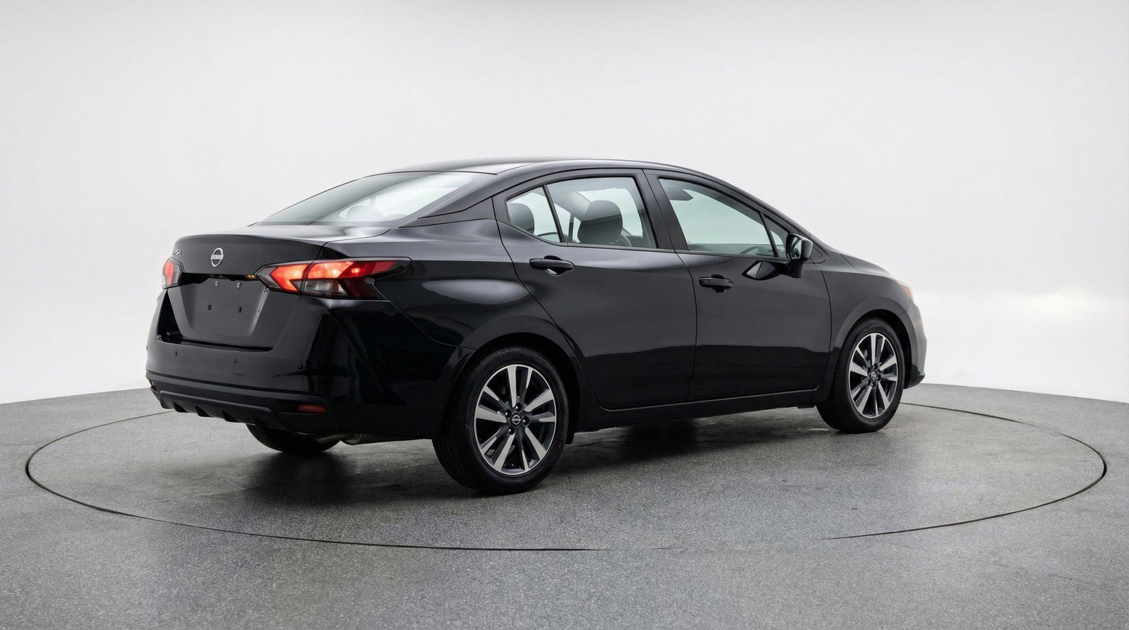 Used 2025 Nissan Versa SV image 9