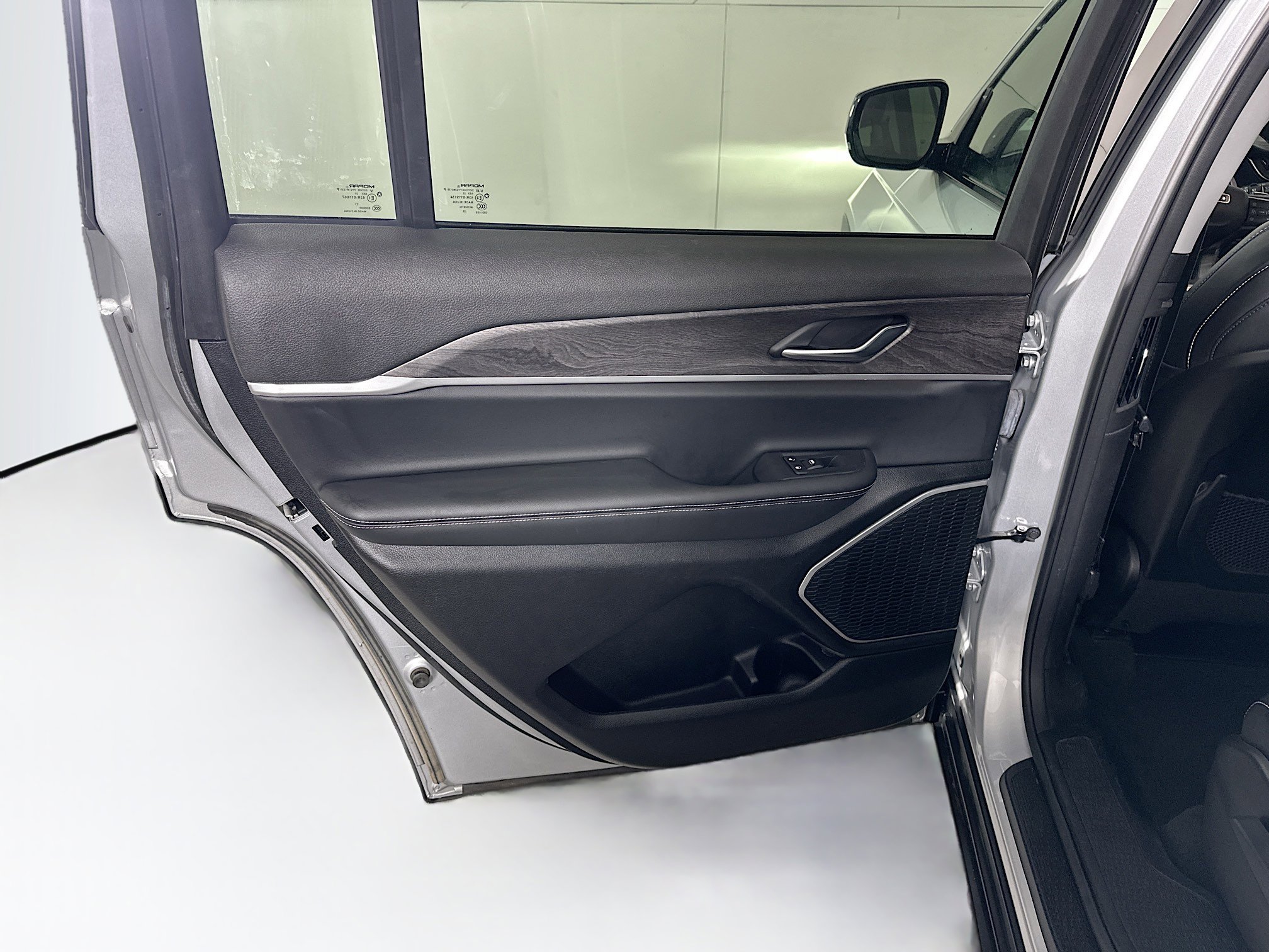 Used 2022 Jeep Grand Cherokee L Limited image 25