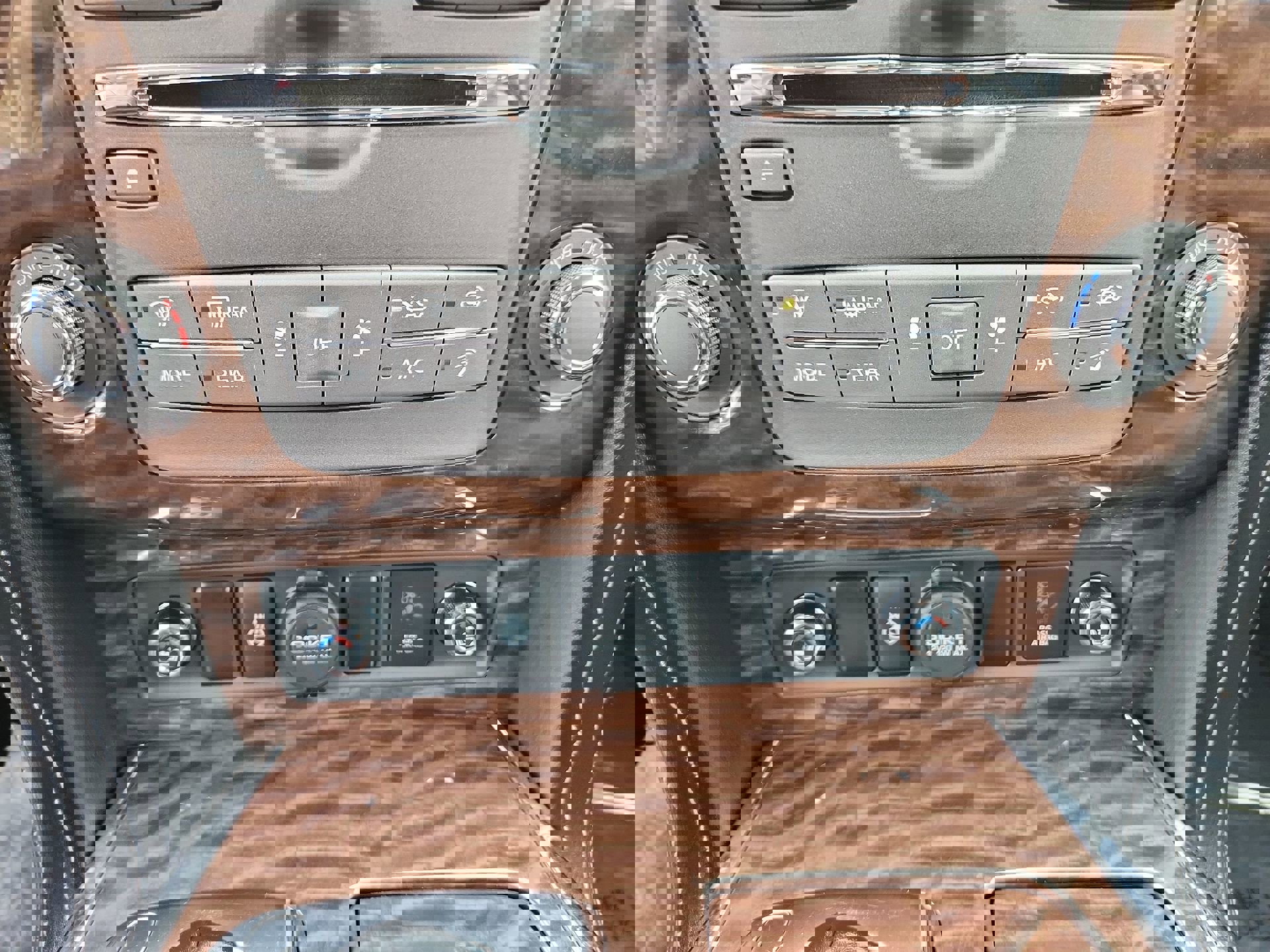 Used 2017 Nissan Armada Platinum w/ Captain Seat Package image 17