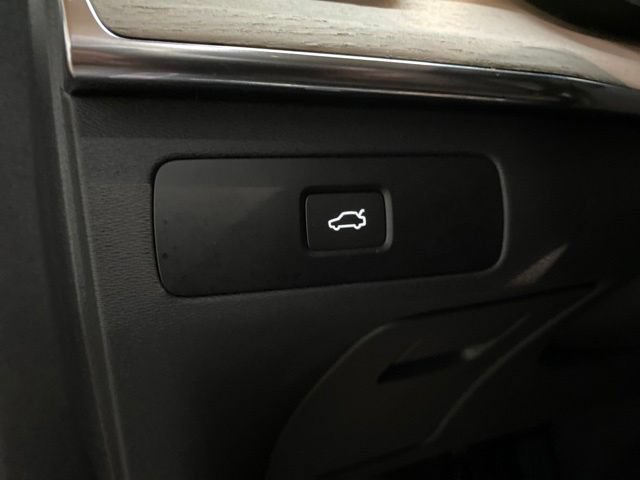 Used 2025 Volvo XC90 B6 Plus AWD/4WD image 39