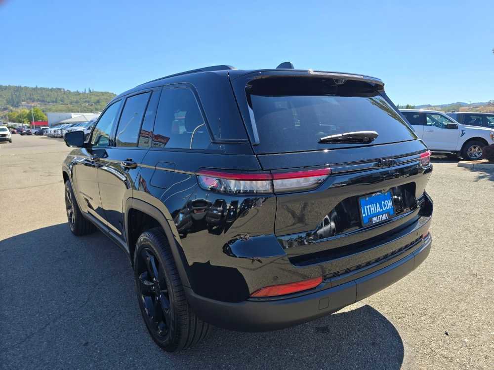New 2025 Jeep Grand Cherokee Limited image 3