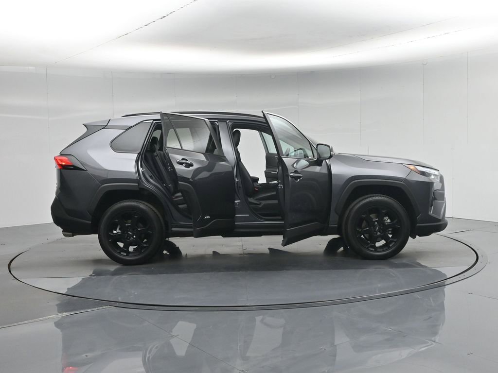 Used 2022 Toyota RAV4 XLE Premium AWD/4WD image 5