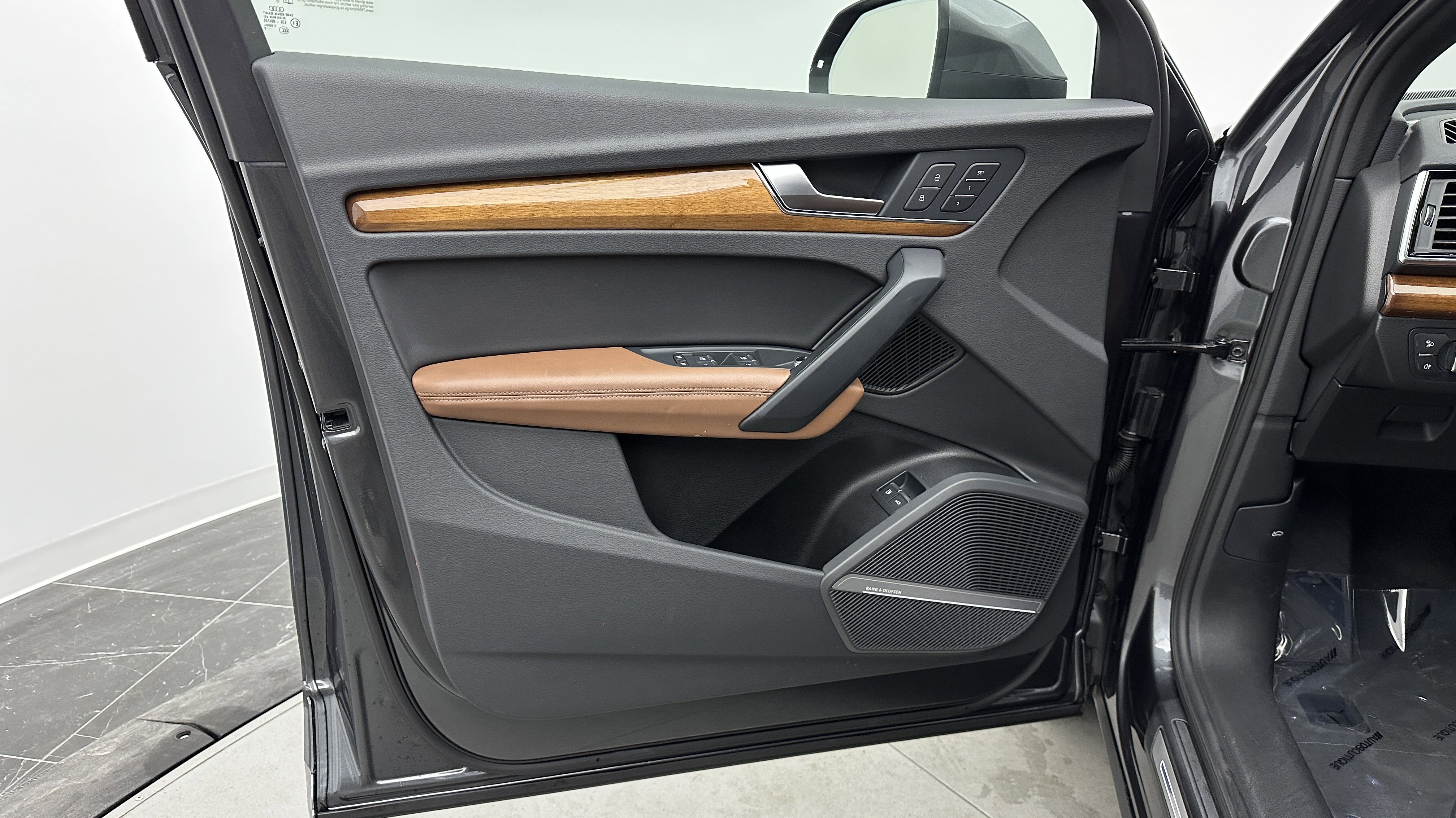 Used 2022 Audi Q5 e Premium Plus w/ Premium Plus Package image 12