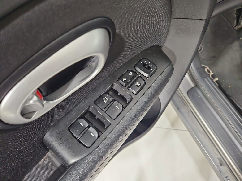 Used 2015 Kia Soul FWD image 12