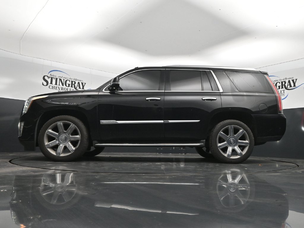 Used 2017 Cadillac Escalade Luxury AWD/4WD image 29