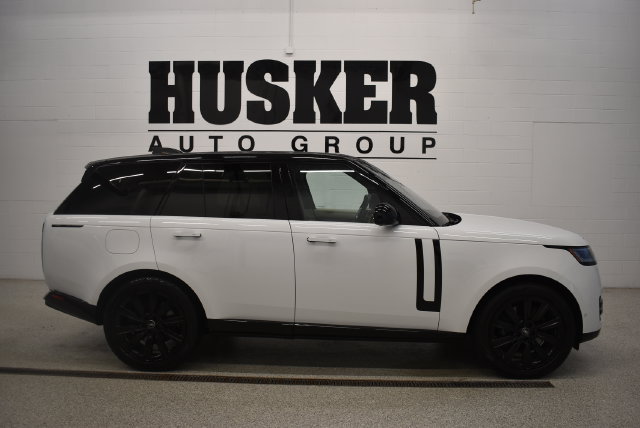 Used 2023 Land Rover Range Rover SE AWD/4WD image 2