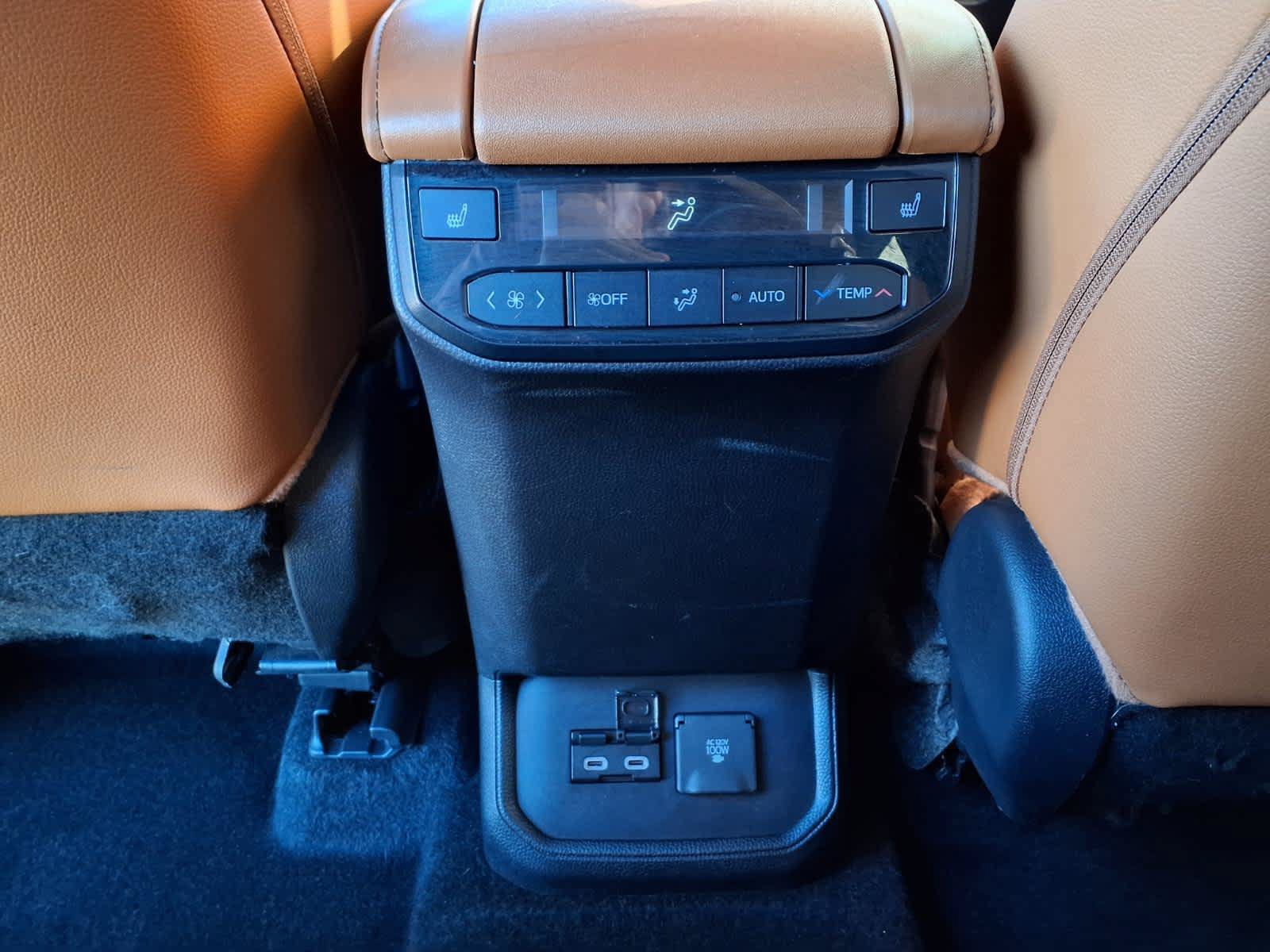 Used 2024 Toyota Highlander Platinum AWD/4WD image 14
