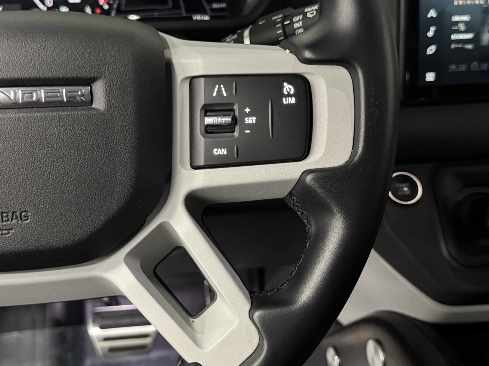 Used 2023 Land Rover Defender 110 S image 31