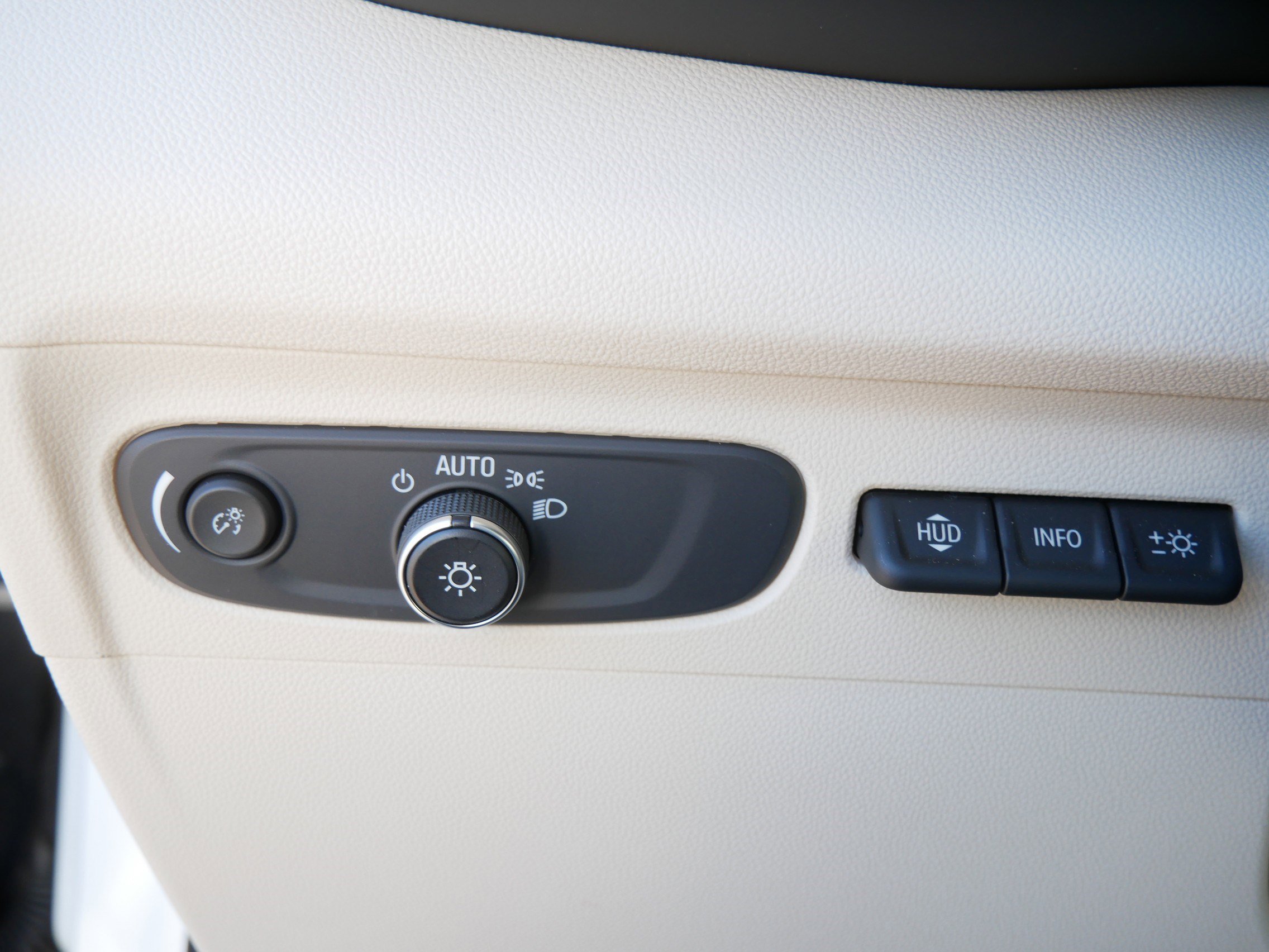 Used 2022 Buick Envision Avenir w/ Technology Package II AWD/4WD image 26