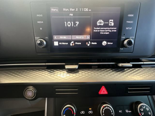 Used 2023 Kia Carnival LX FWD image 14