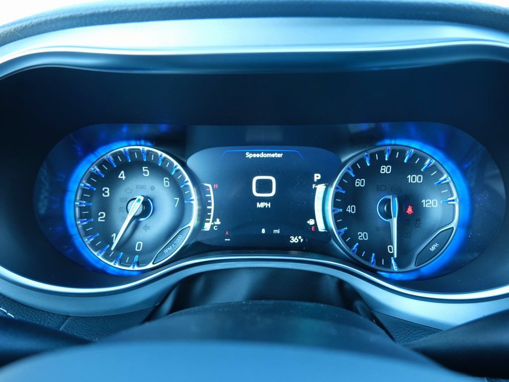 New 2026 Chrysler Pacifica Limited w/ Uconnect Theater Family Group FWD image 7