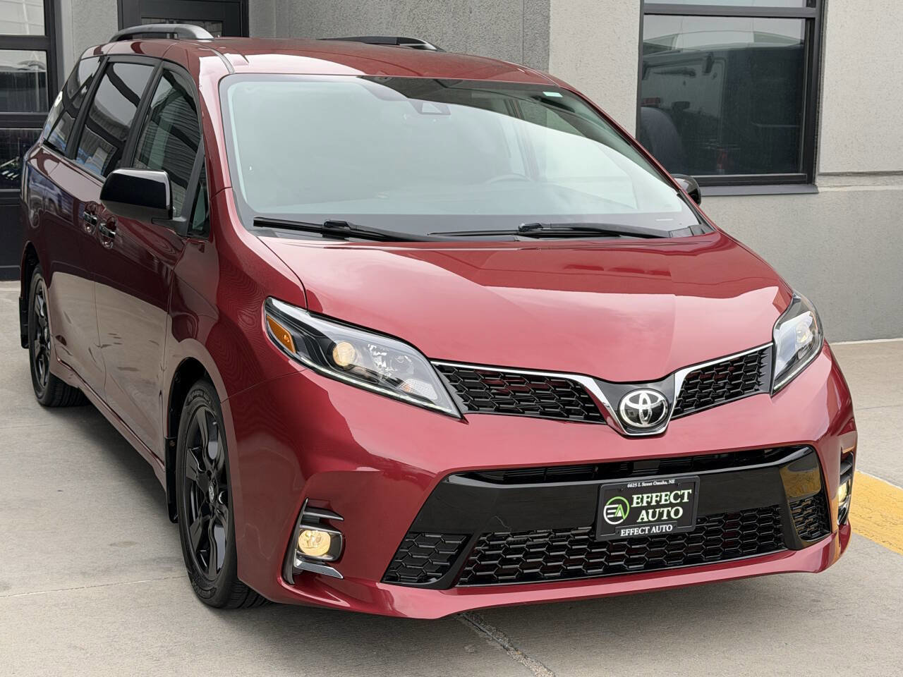Used 2020 Toyota Sienna SE FWD image 7