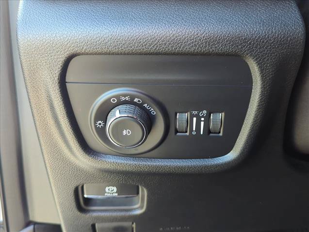 Used 2024 Jeep Grand Cherokee Limited AWD/4WD image 10