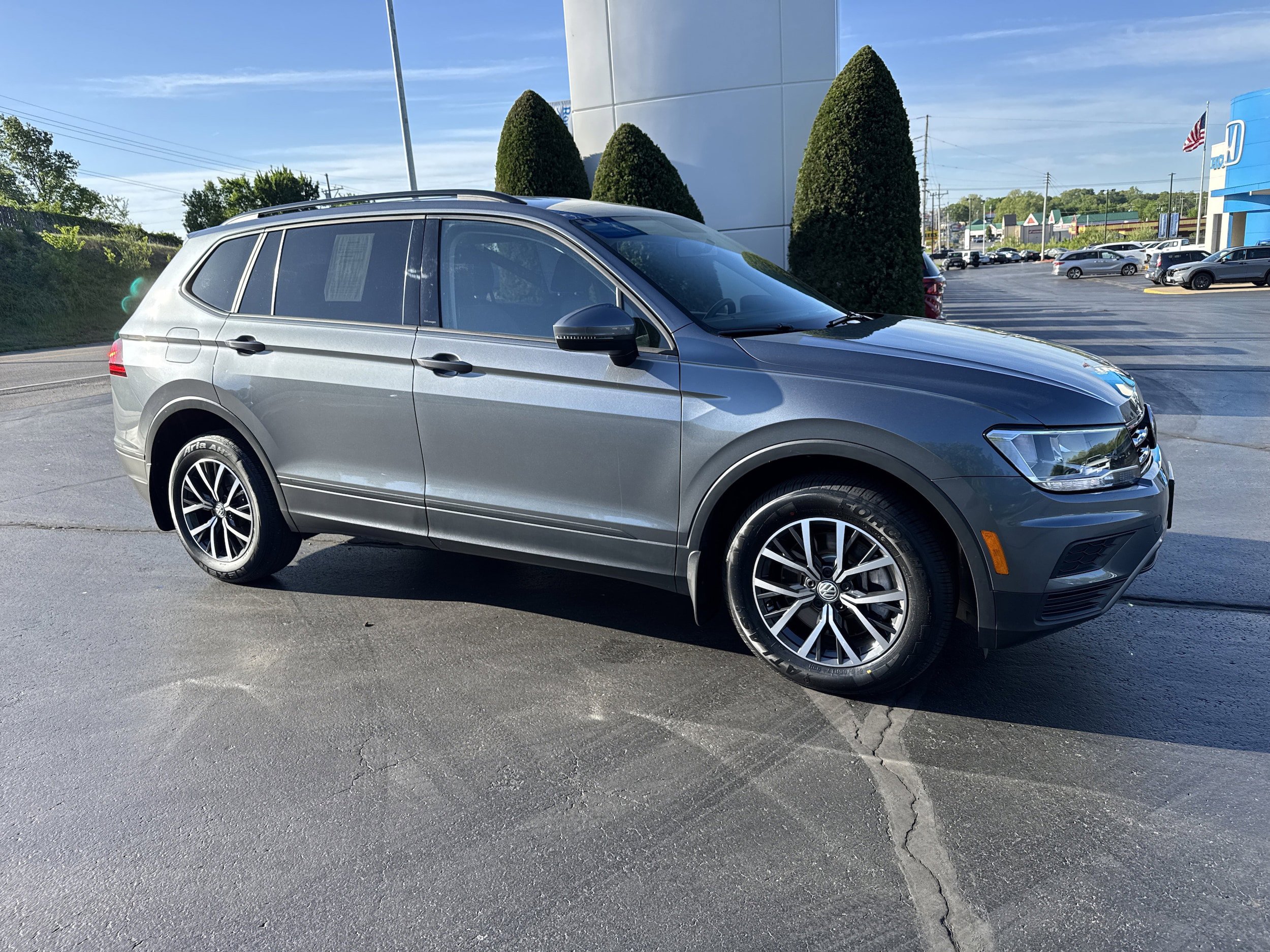 Used 2021 Volkswagen Tiguan S FWD image 1