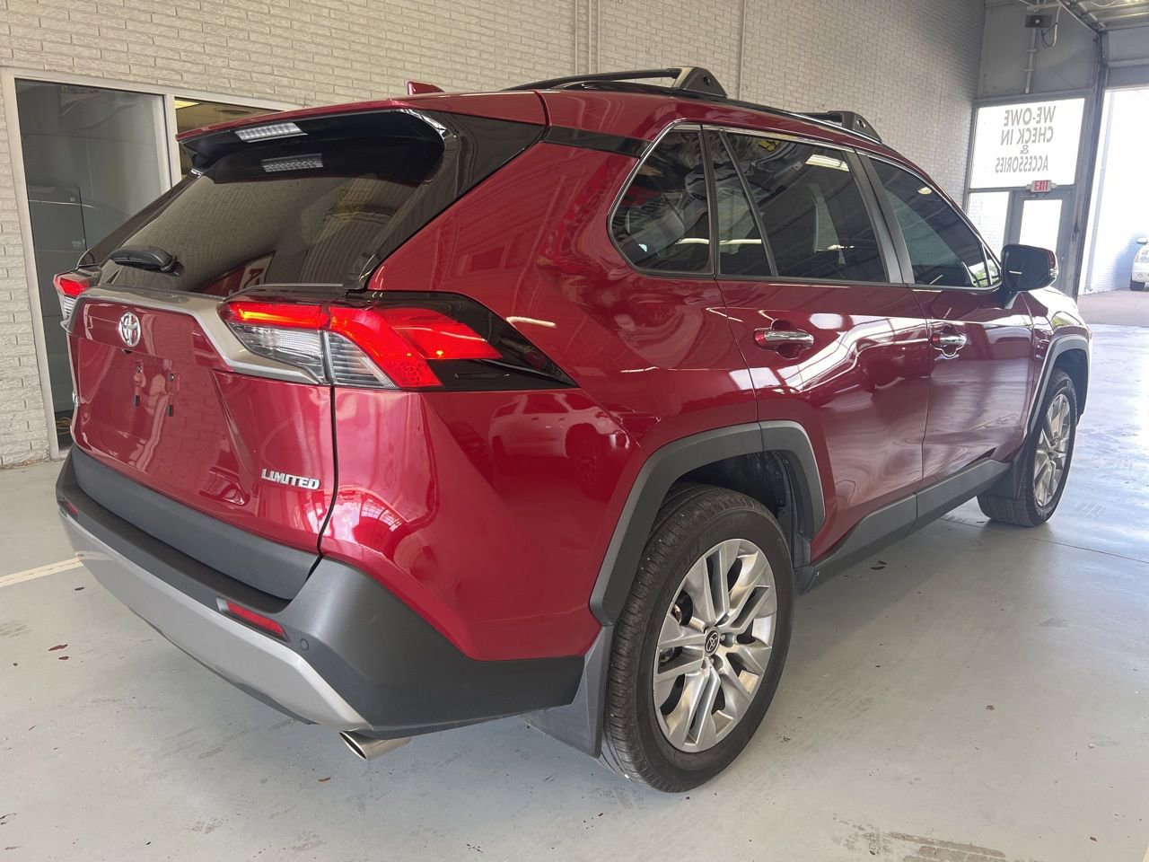 Used 2023 Toyota RAV4 Limited FWD image 4