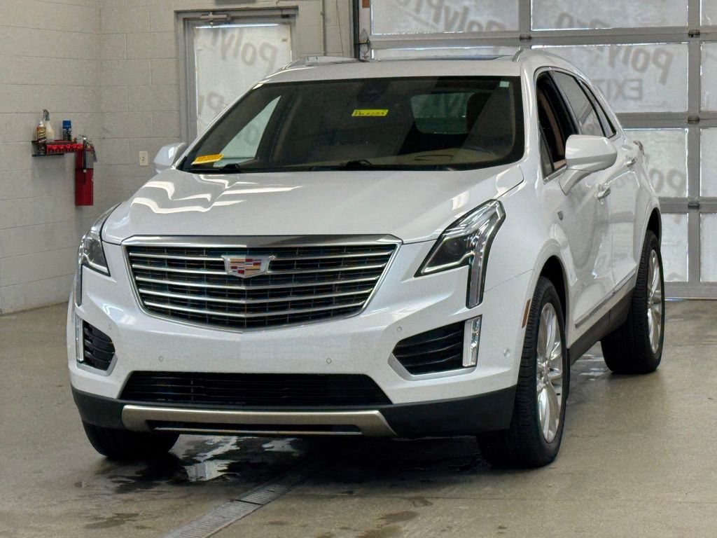 Used 2017 Cadillac XT5 Platinum w/ Driver Assist Package image 3